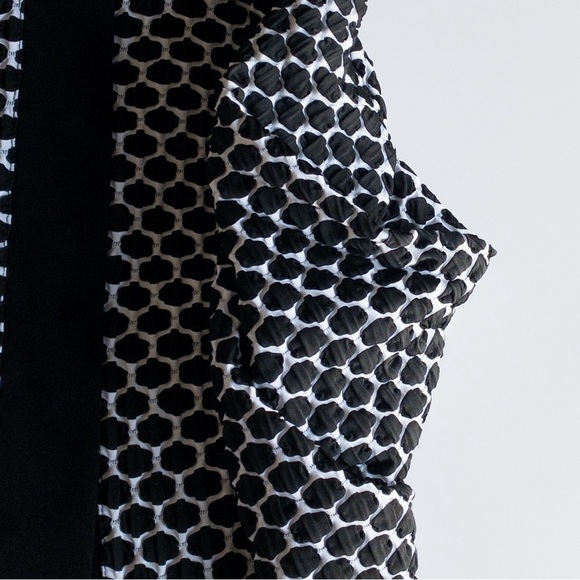 Joseph Ribkoff Black & White Honeycomb Button Front Tunic Top Size 6 - Picture 8 of 13
